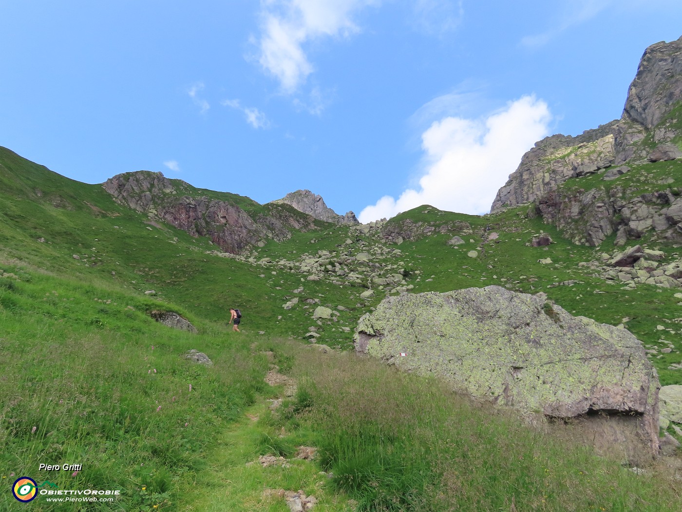 30 Dalla Corna dei vitelli (1912 m) ormai terminano i pascoli .JPG
